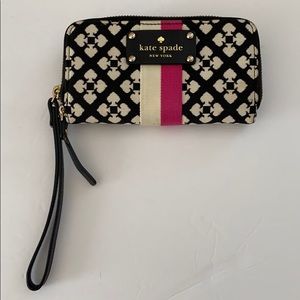 Kate Spade ♠️ small purse / wristlet black & white